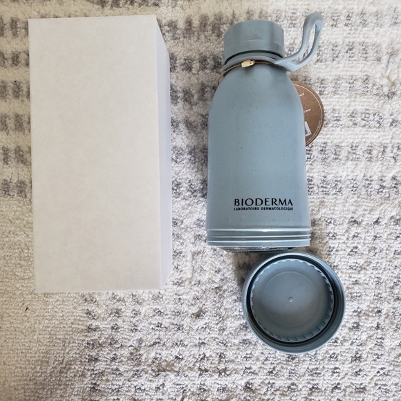 Water bottle - Picture 2 of 4